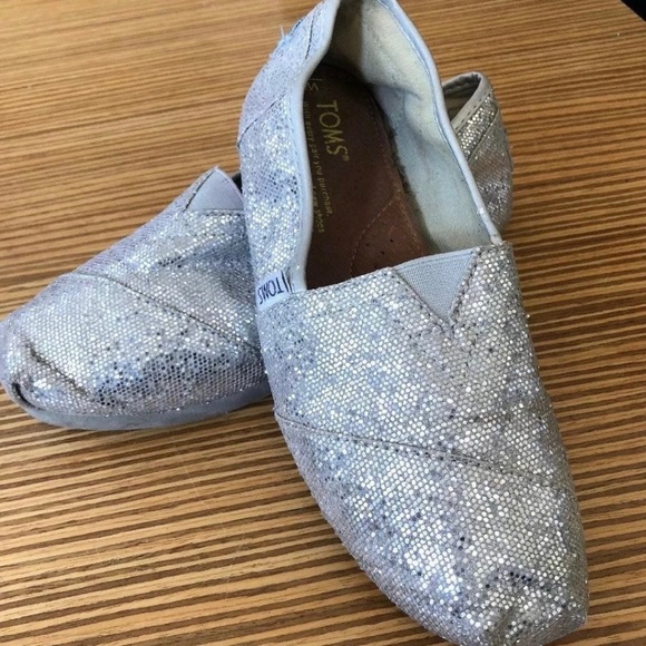 Silver Glitter Toms Shoes-size 6 - Picture 3 of 8